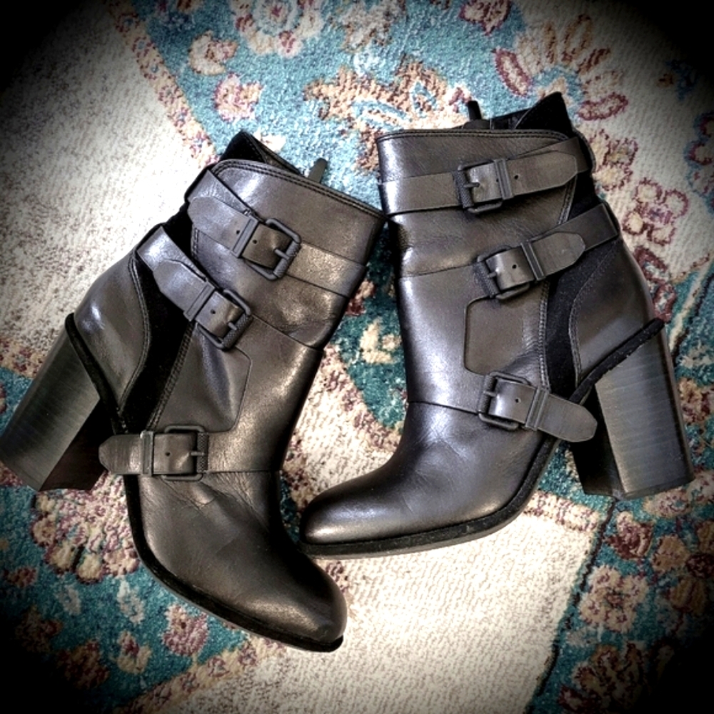 ANKLE BOOTS ( CK Jeans)